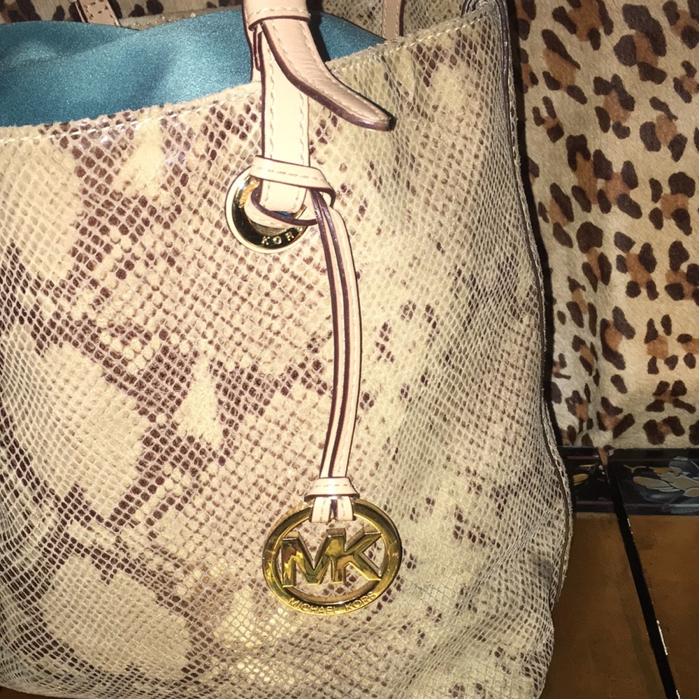 Handbag - Picture 2 of 8